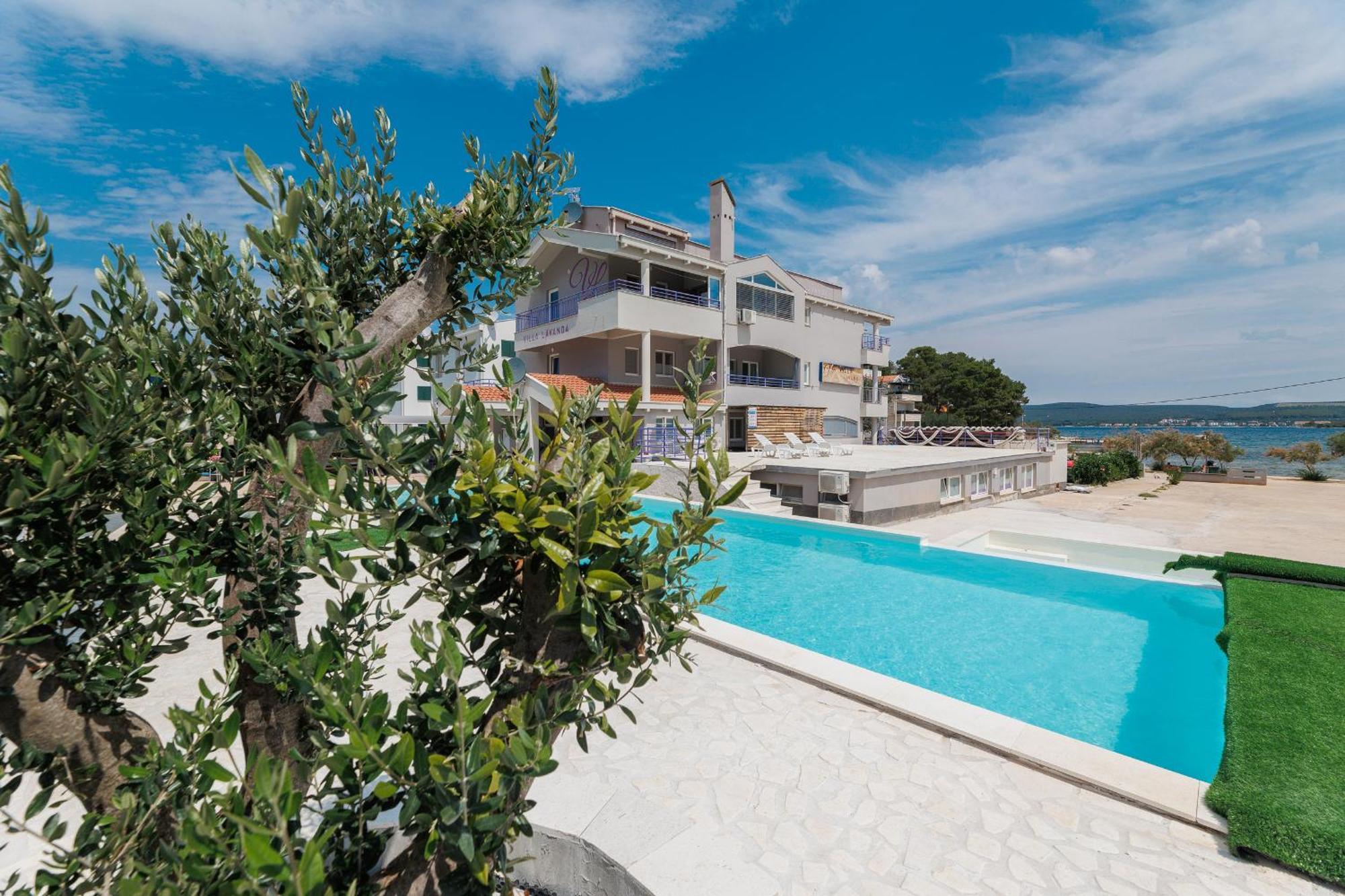 Lavanda - Family Friendly, Beachfront Appartement *